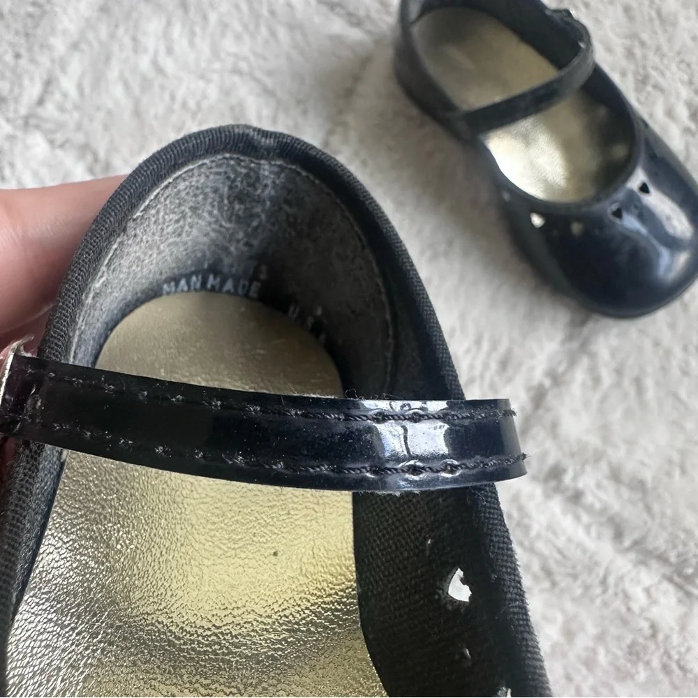 Vintage | Black Heart Cut-Outs Shiny Baby Shoes | Size 4